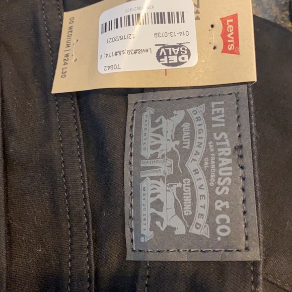 NWT Levi's women’s 711 Skinny Jeans size 24x30 Black - Picture 5 of 9